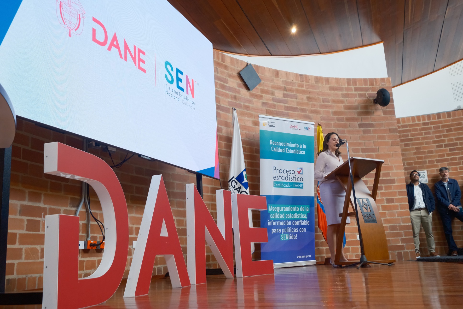 Foto: Piedad Urdinola, directora del DANE, durante su discurso de apertura de la ceremonia de entrega de certificaciones de calidad estadística
